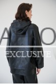 Легкая кожаная куртка черного цвета